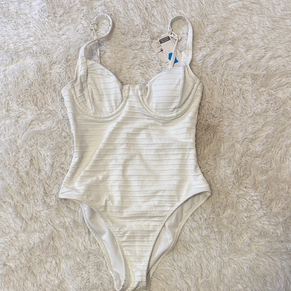 Time and Tru White Women's One Piece Swimsuit